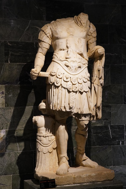 Estatua del emperador en el Museo Arqueológico de Antalya Antalya Turkiye