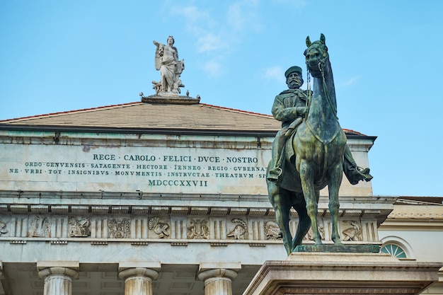 Estátua equestiana de giuseppe garibaldi e ópera em gênova