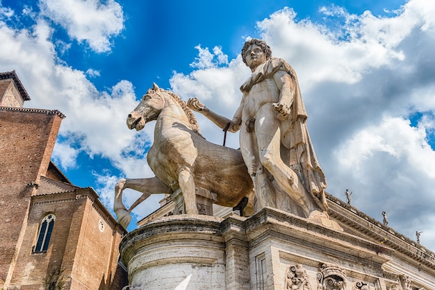 Estátua equestre de Castor no Capitólio em Roma, Itália