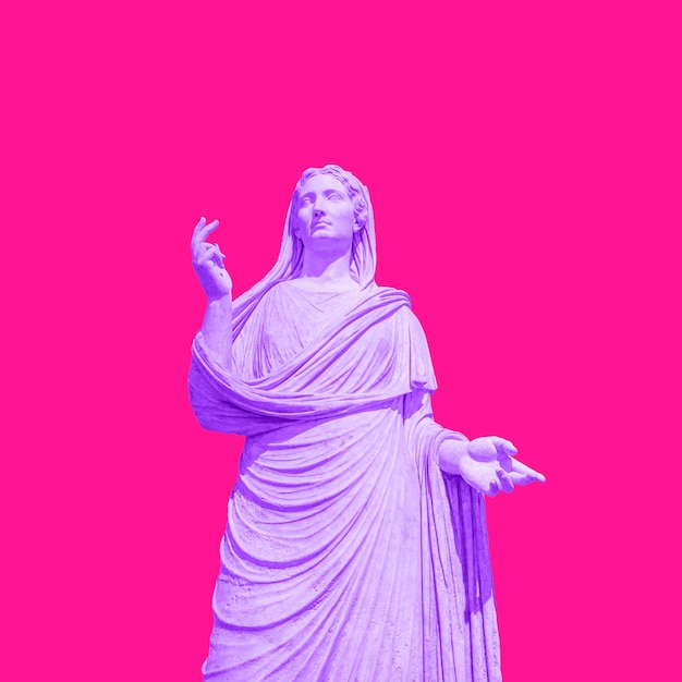 Estatua femenina en llamativos colores rosas sobre fondo brillante Concepto de fantasía de arte mínimo