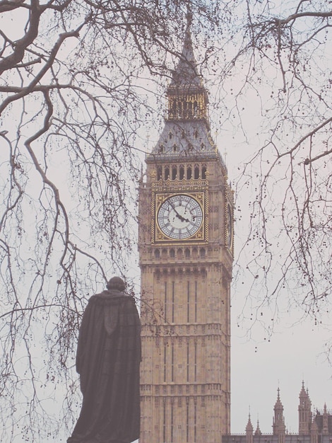 Estatua frente al Big Ben