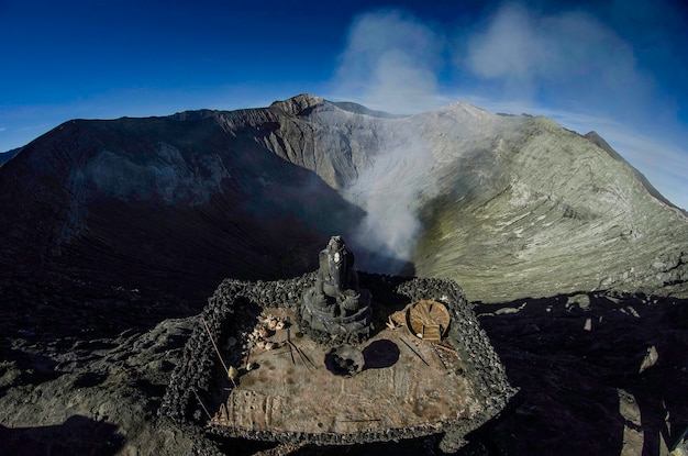 Foto estatua de ganesha contra las montañas