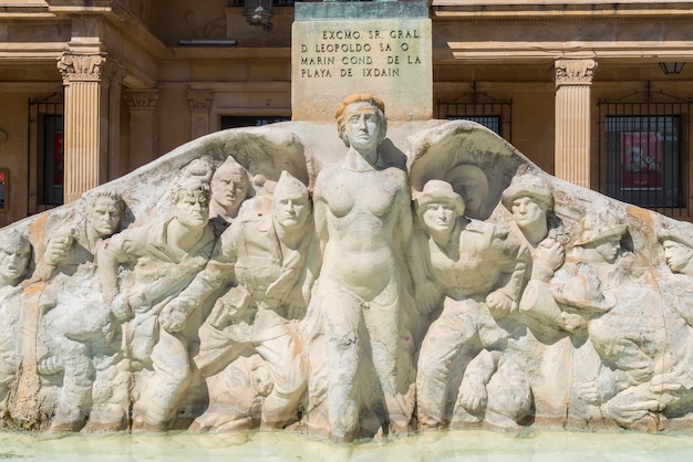 Estatua del General Leopoldo Saro en la plaza de Andalucía Úbeda España