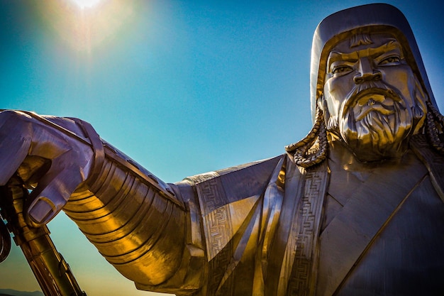 Estatua de Gengis Khan en su caballo cerca de Oulan Bator, Mongolia