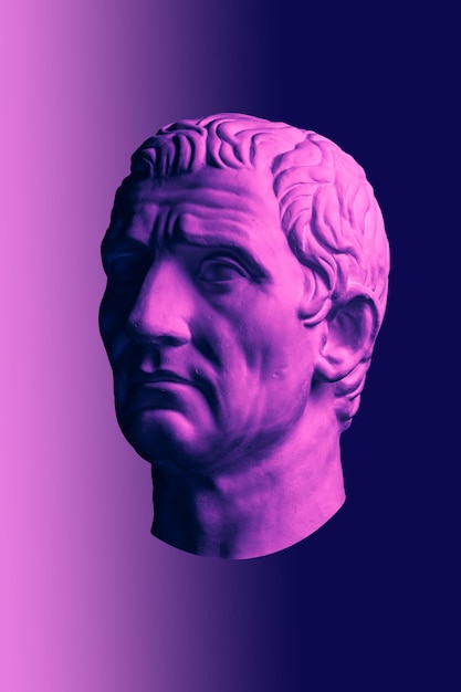 Estatua de Guy Julius Caesar Octavian Augustus. Imagen de neón colorido del concepto creativo con la cabeza de la escultura romana antigua Guy Julius Caesar Octavian Augustus. Cyberpunk, vaporwave y estilo artístico surrealista.