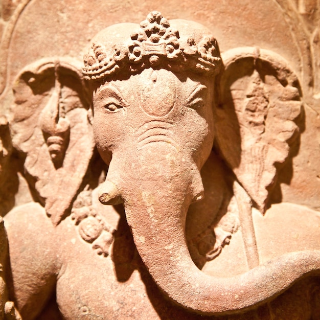 Estatua icónica típica de la religión del Induismo, Ganesh (también llamado Ganesha)