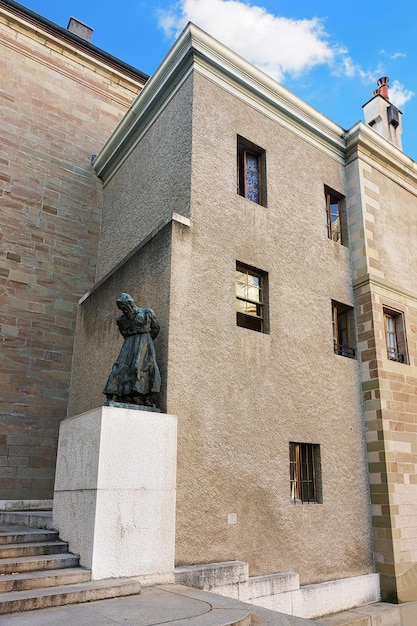 Estatua de Jeremie par Rado en St Pierre Square en Ginebra, Suiza.