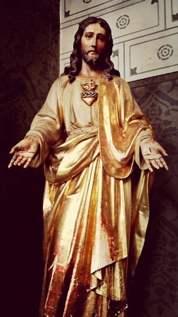 Estatua de Jesucristo en la iglesia