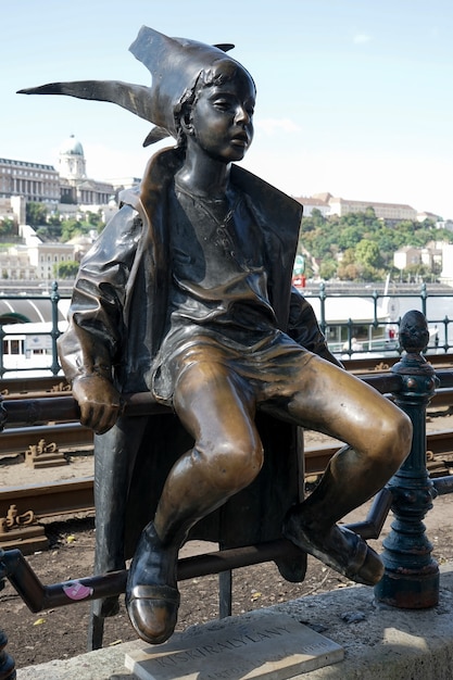 Estatua de Kiskiralany en Budapest