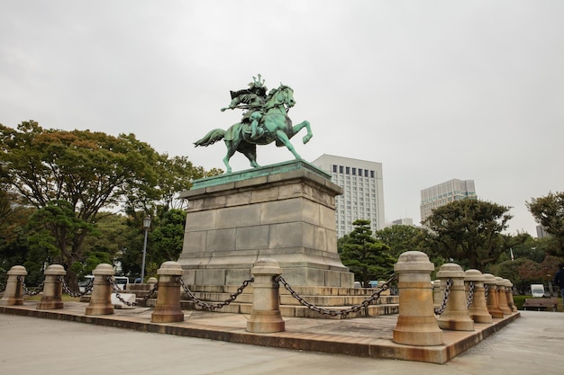 Foto estatua de kusunoki masashige