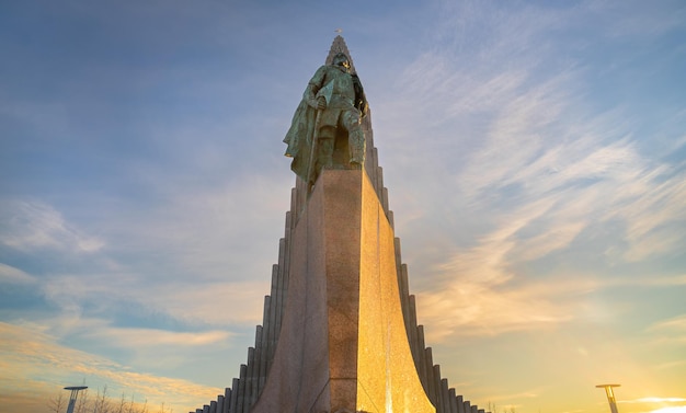 Estatua de Leif Erikson apodado el afortunado primer explorador vikingo en llegar a América del Norte