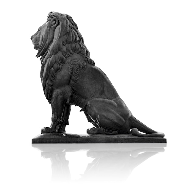 Estatua de león en blanco
