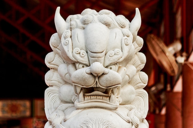 Estatua del león en el templo chaina