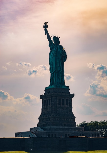 La estatua de la libertad en la ciudad de Nueva York, EE.UU.