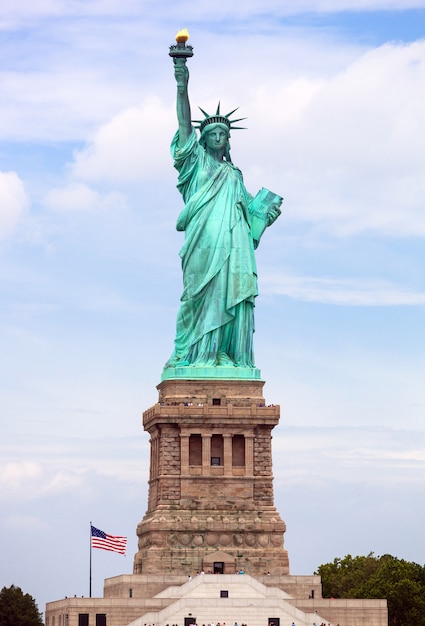 La estatua de la libertad en la ciudad de Nueva York