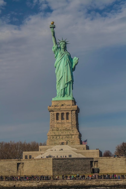 La Estatua de la Libertad contra el cielo