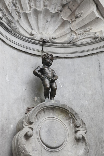 Estatua de Manneken Pis en Bruselas