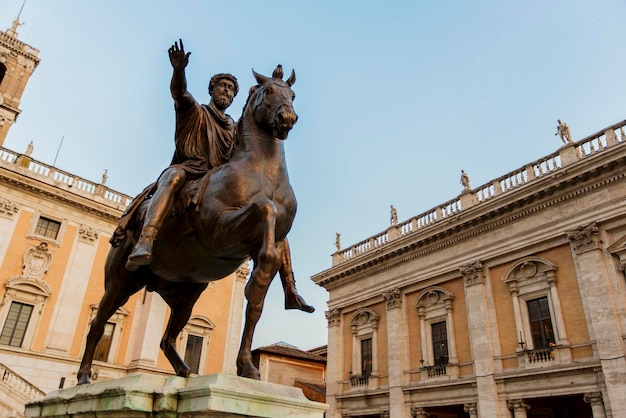 Estatua de Marco Aurelio en la Piazza del Campidoglio en Roma Italia