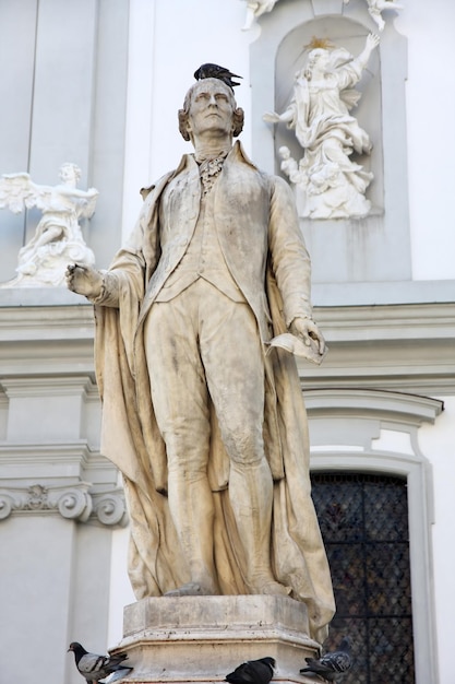 Foto estatua del músico franz joseph haydn en viena austria