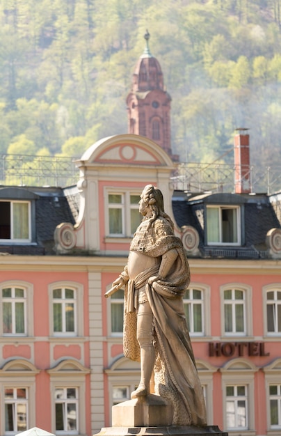 Estátua na cidade velha de Heidelberg Alemanha