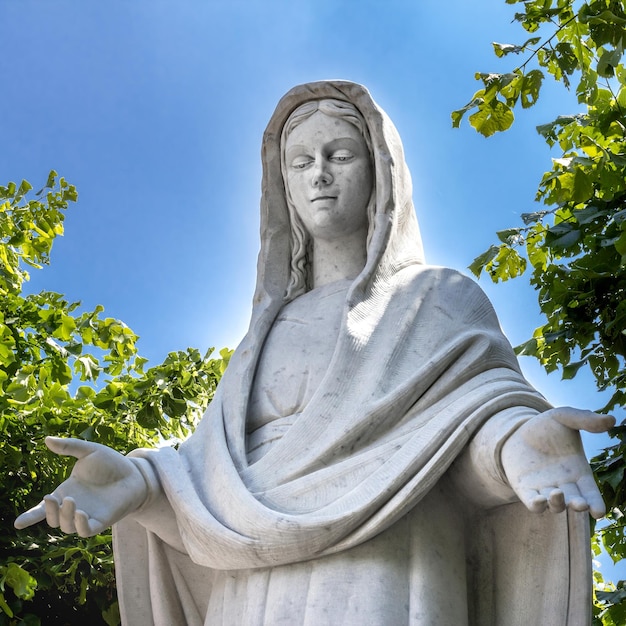 Estatua de Nuestra Señora