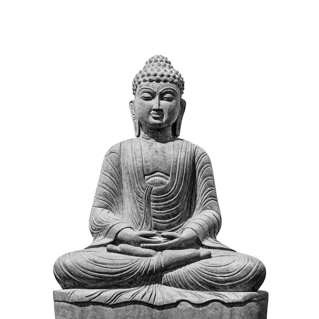 Estatua de piedra de Buda aislado sobre fondo blanco.
