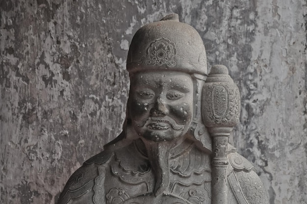 Estatua de piedra del guerrero antiguo chino