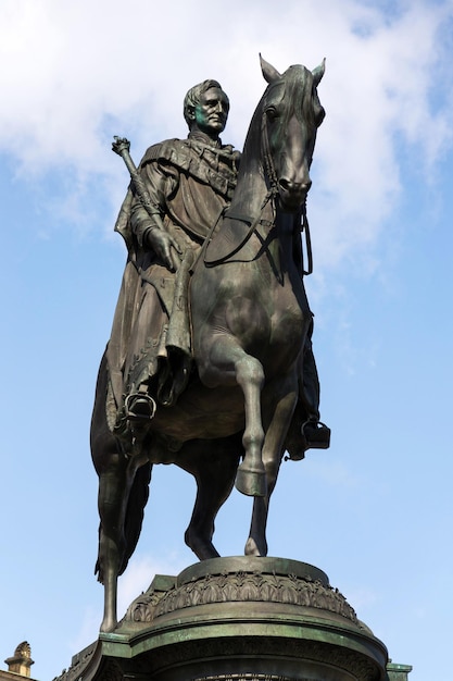 Foto estatua del rey juan juan de sajonia monumento en dresden alemania