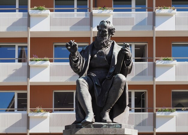 Estatua de Sachs del escultor Krausser alrededor de 1874 en Nuremberg