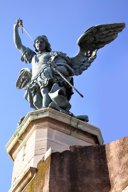 estatua de San Miguel