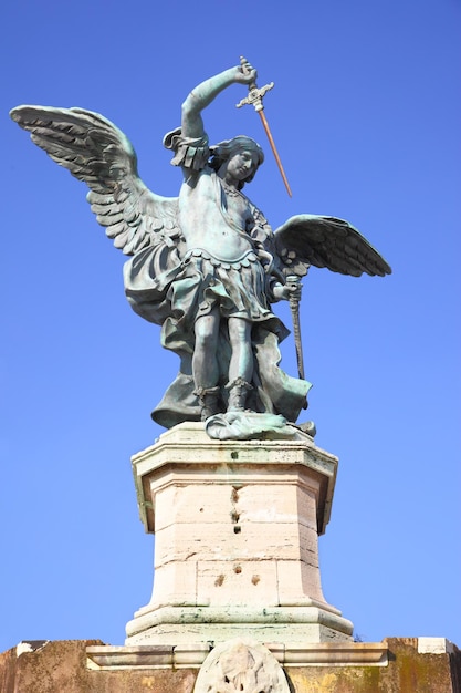 estatua de San Miguel