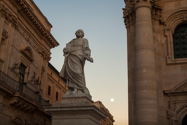 Estatua de San Pedro, Catedral de Siracusa