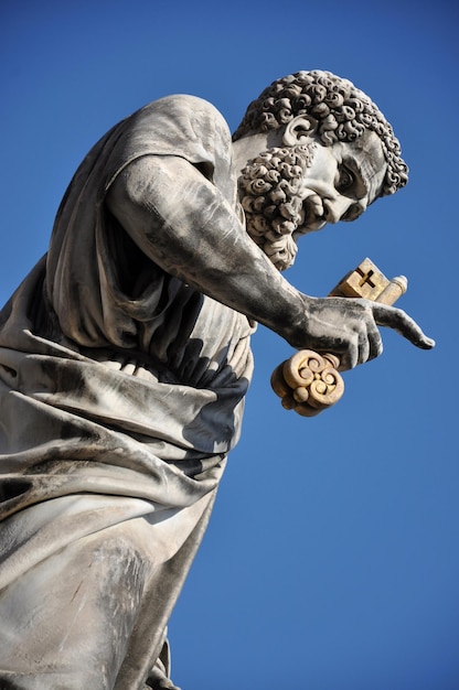 Estatua de San Pedro en la plaza de San Pedro, ciudad del Vaticano