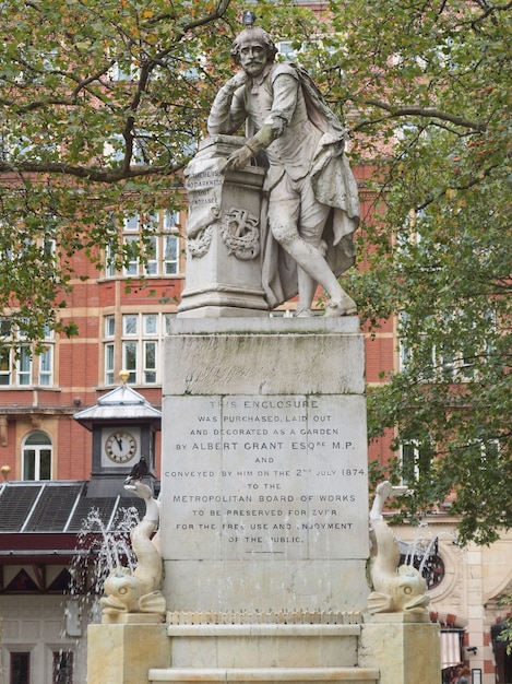 Foto estatua de shakespeare en londres