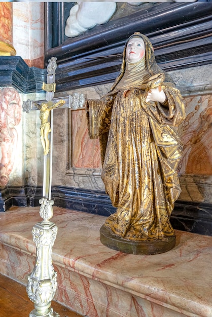 estátua símbolo religioso na capela lateral da igreja de Nossa Senhora da Conceio santarem