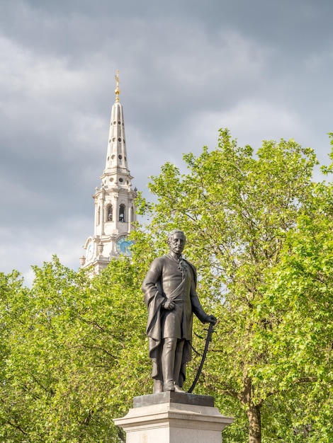 Estatua de Sir Henry Havelock en Trafalgar Square en Londres