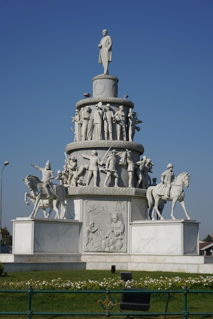Foto estatua de ulus en el pueblo turco de eskisehir