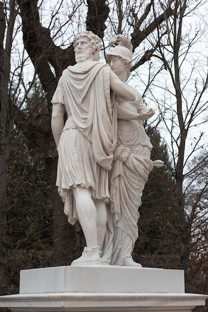 Estatua de Viena en el parque del castillo de Schonbrunn