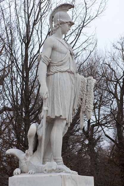 Estatua de Viena en el parque del castillo de Schonbrunn