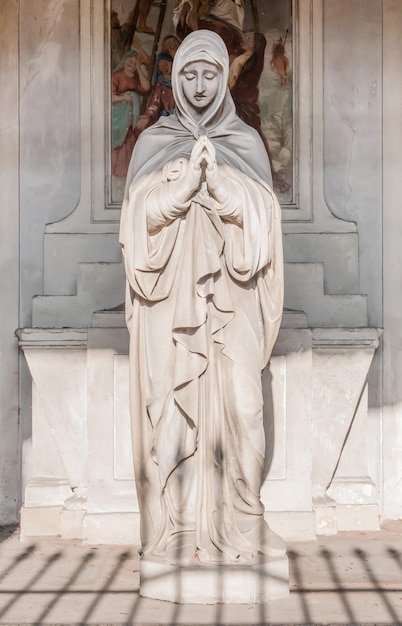 Estatua de la Virgen María