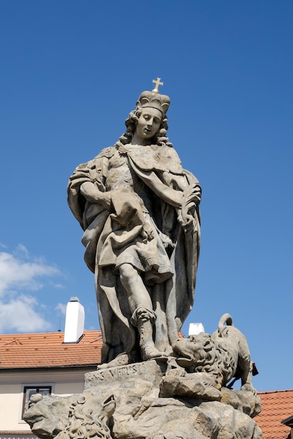 Estatua de Vitus Charles Bridge Praga