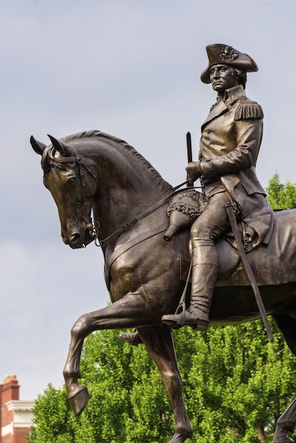 Estatua de Washington en el parque de Boston