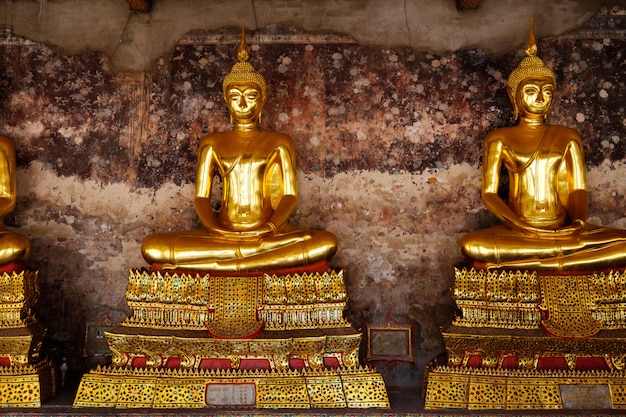 Estátuas de Buda gigante de um templo em Bangkok