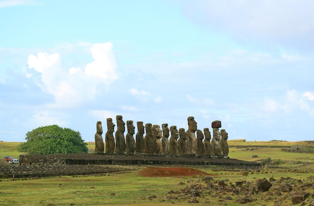 Estátuas Moai em Ahu Tongariki a maior plataforma cerimonial na Ilha de Páscoa Chile