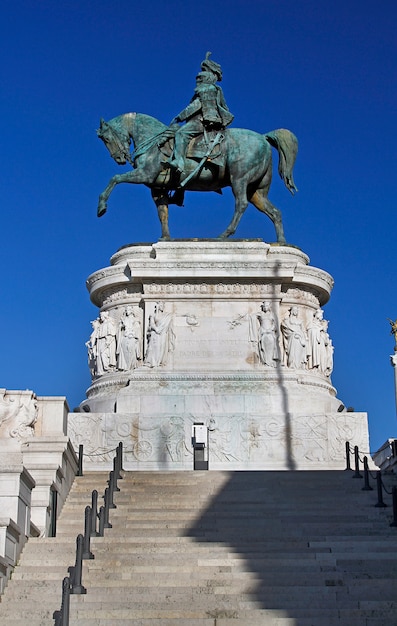 Estatuas en el monumento de Victor Emmanuel II