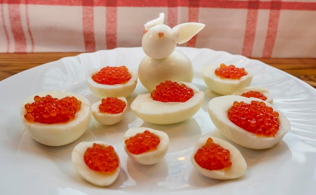 Estatueta de coelho de ovo passo a passo para decoração para fazer ovos recheados