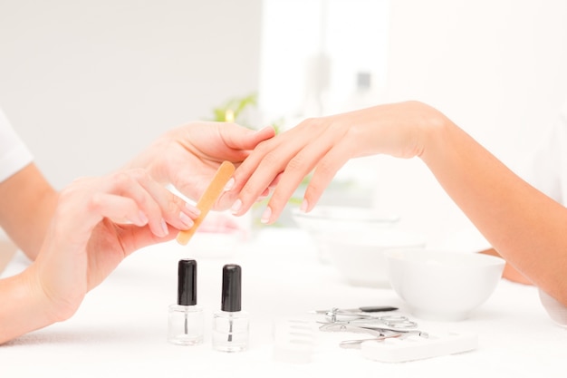 Esteticista, arquivamento, femininas, clientes, unhas, em, spa, salão beleza