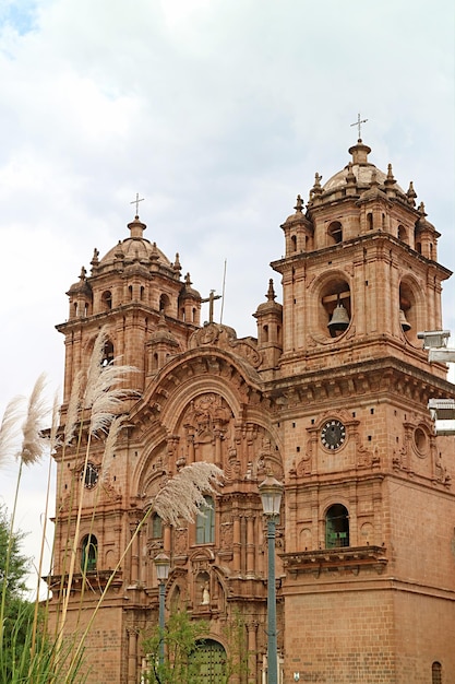 Estilo de arquitectura barroca española de la Iglesia de la Compañía de Jesús en Cusco Peru