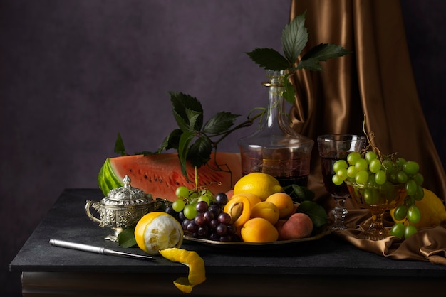Foto estilo barroco con arreglo de frutas en plato