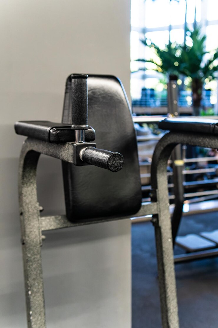Foto estilo de vida clube de exercícios máquina saudável saúde equipamentos pesados fitness moderno ginásio esportivo